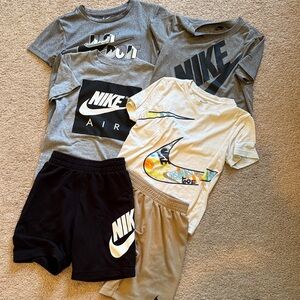 Nike Kids Gray and Cream T-Shirt Set with Black Shorts